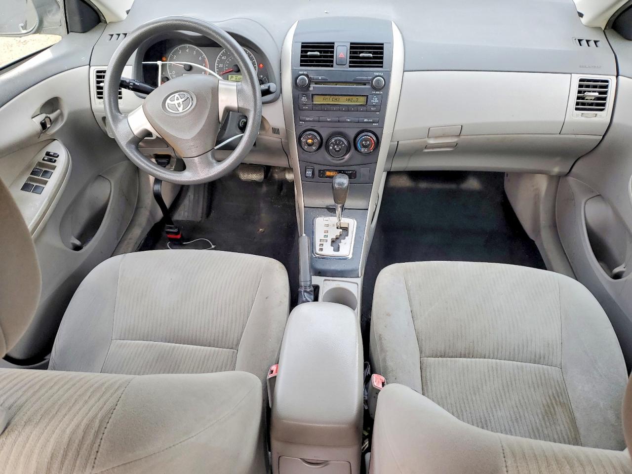 2010 TOYOTA COROLLA LE photo 8