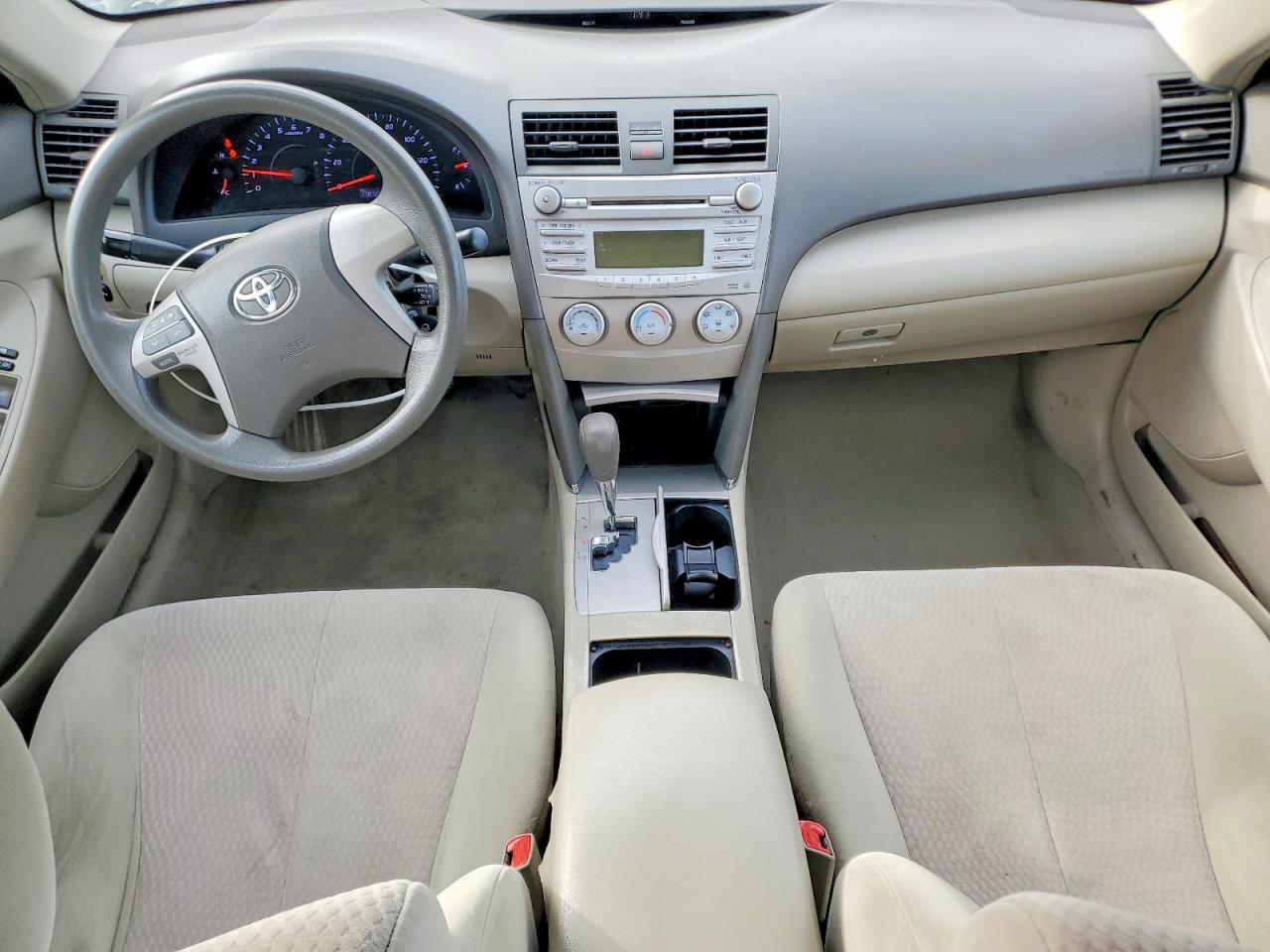 2011 TOYOTA CAMRY LE photo 8