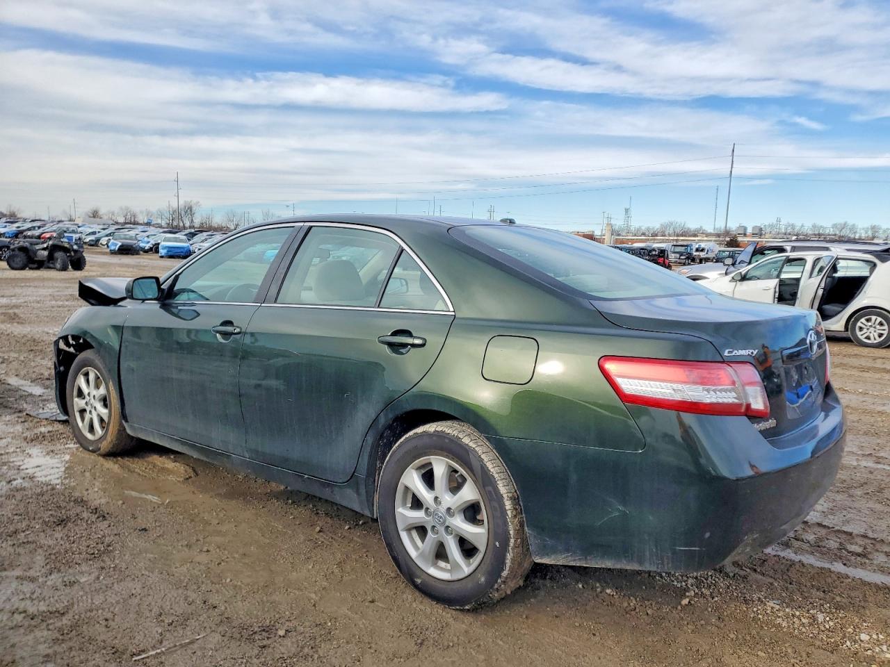 2011 TOYOTA CAMRY LE photo 2