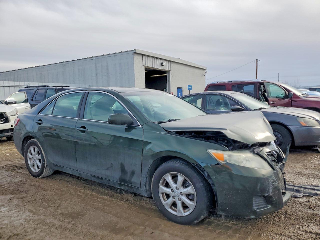 2011 TOYOTA CAMRY LE photo 4