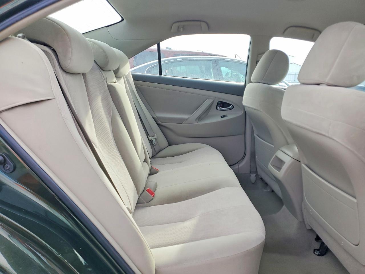 2011 TOYOTA CAMRY LE photo 10