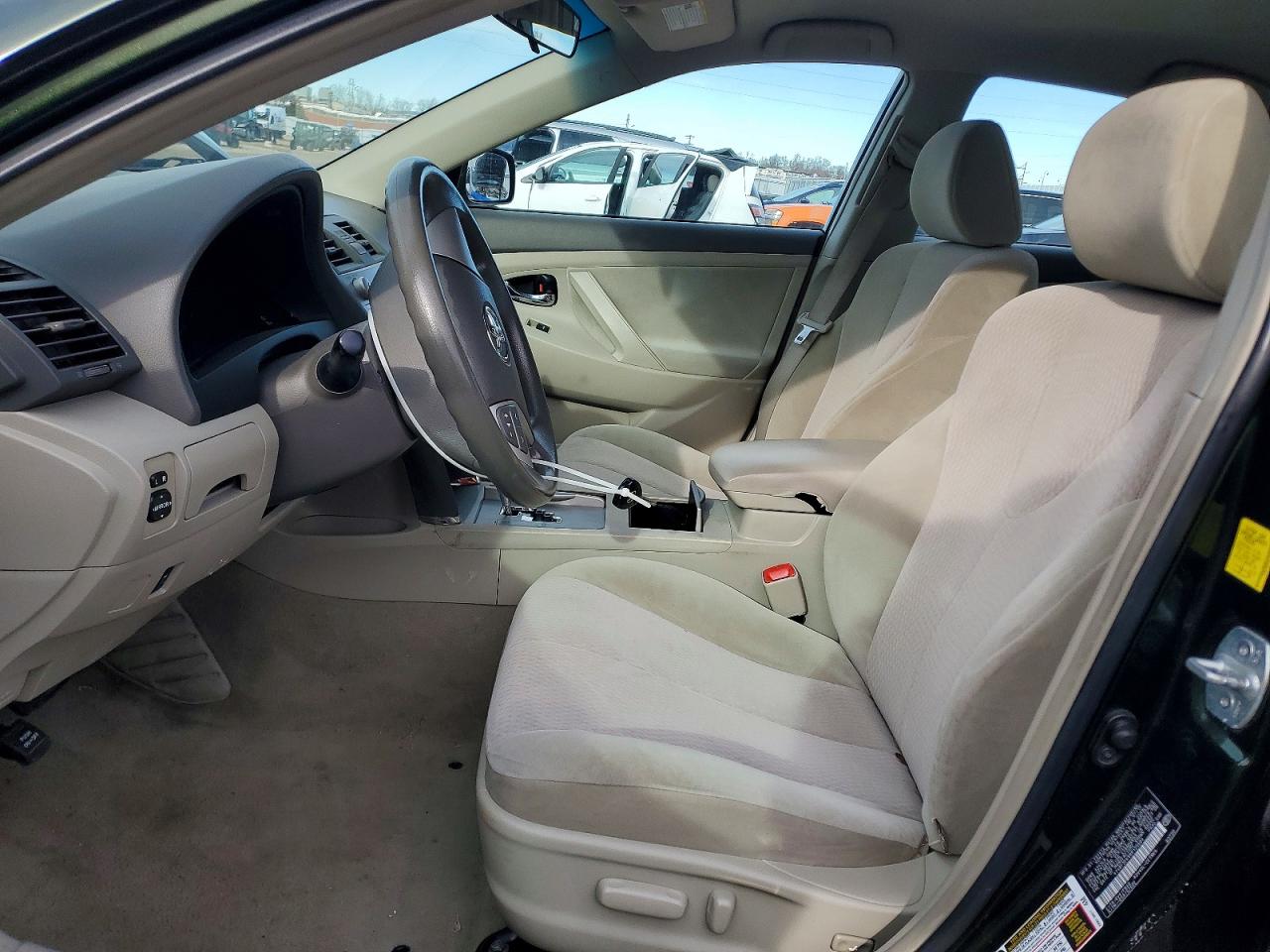 2011 TOYOTA CAMRY LE photo 7