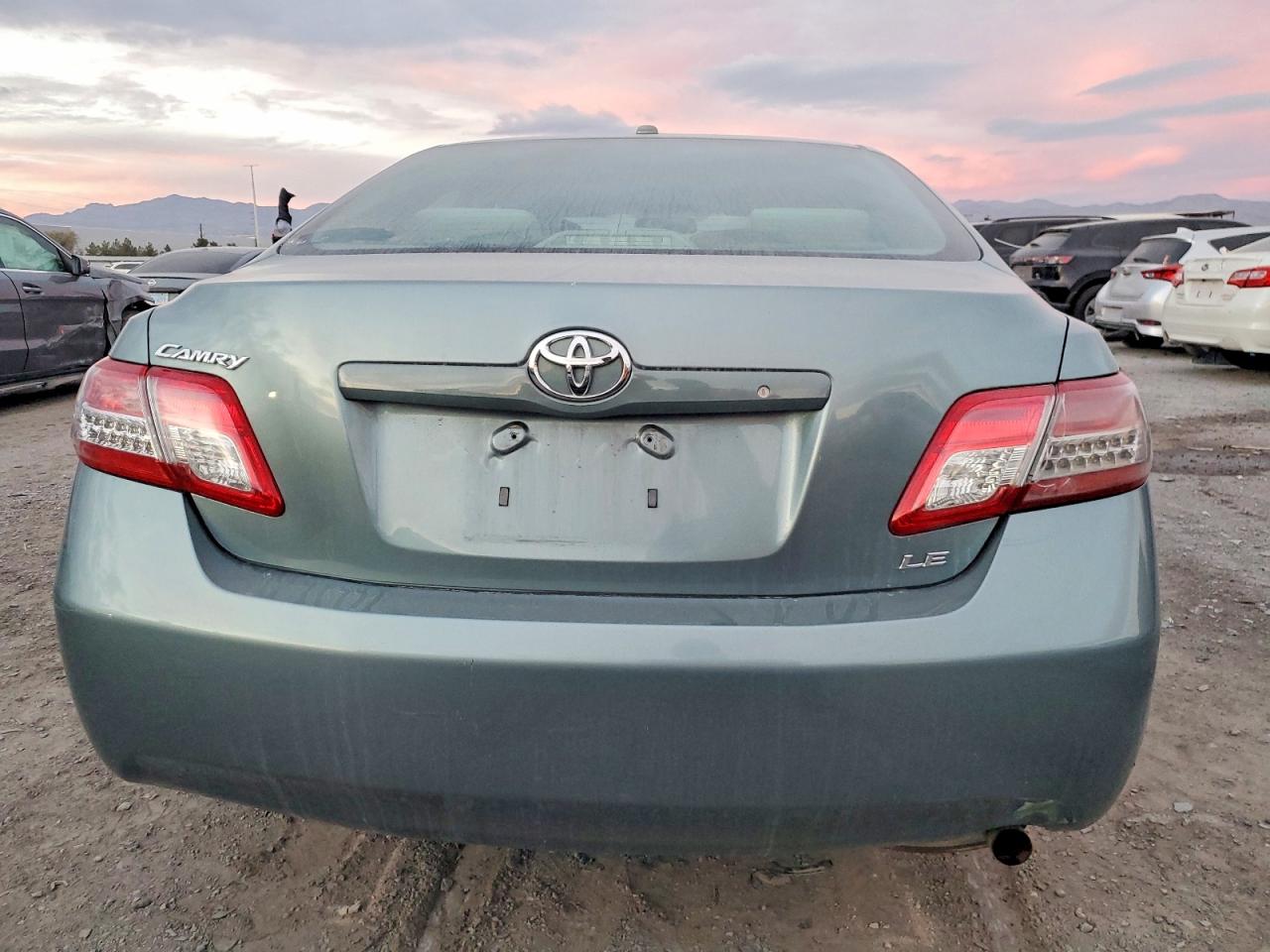 2011 TOYOTA CAMRY BASE photo 6