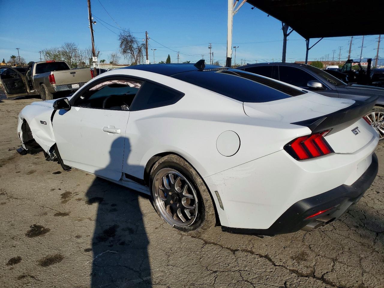 2024 FORD MUSTANG GT photo 2