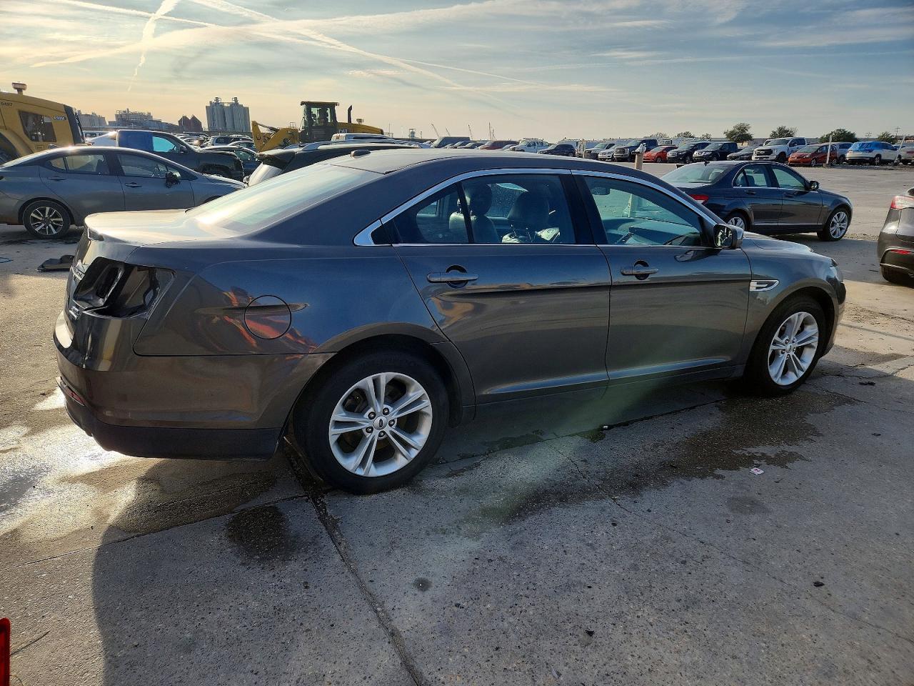 2015 FORD TAURUS SEL photo 3