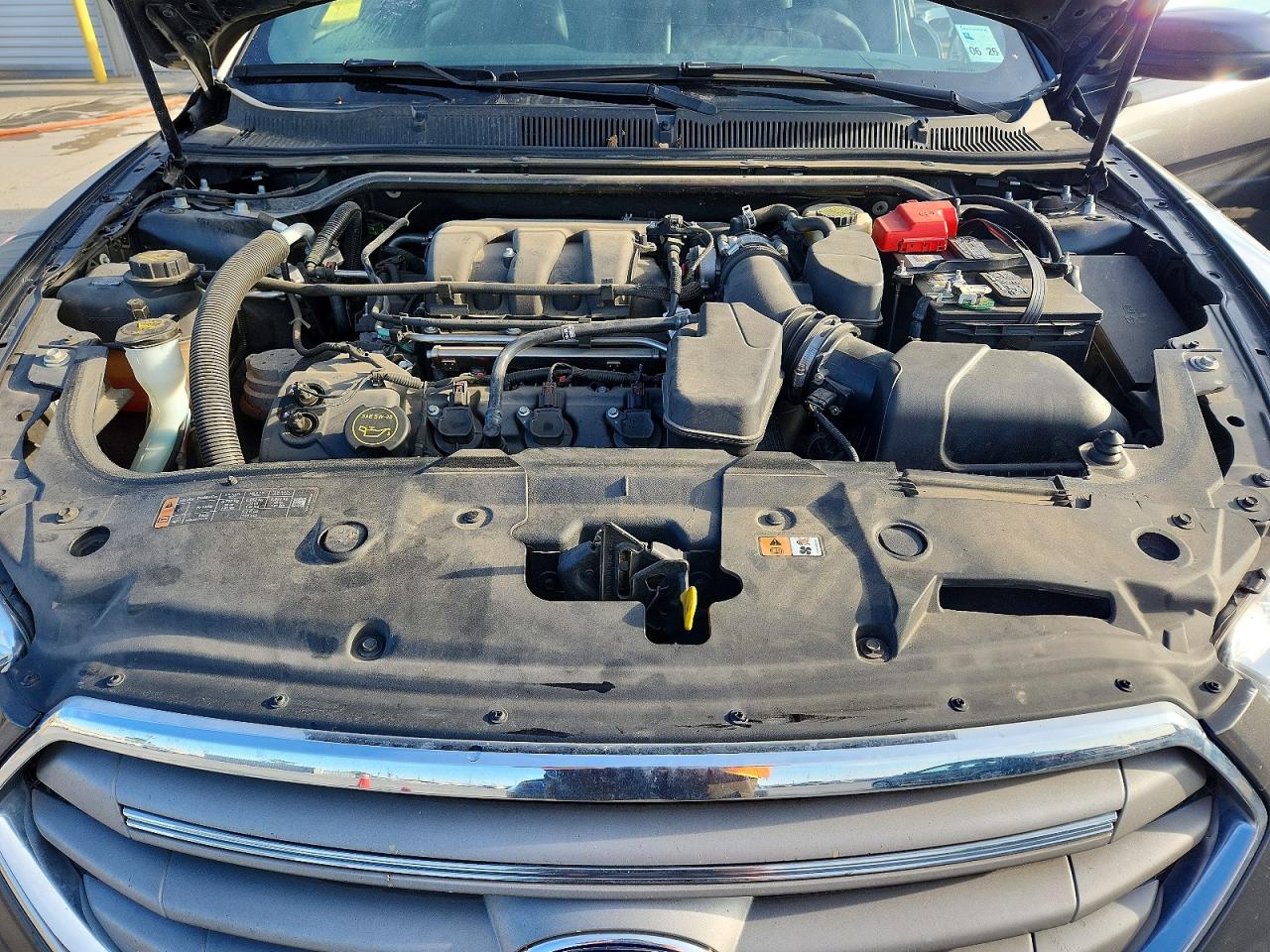 2015 FORD TAURUS SEL photo 11