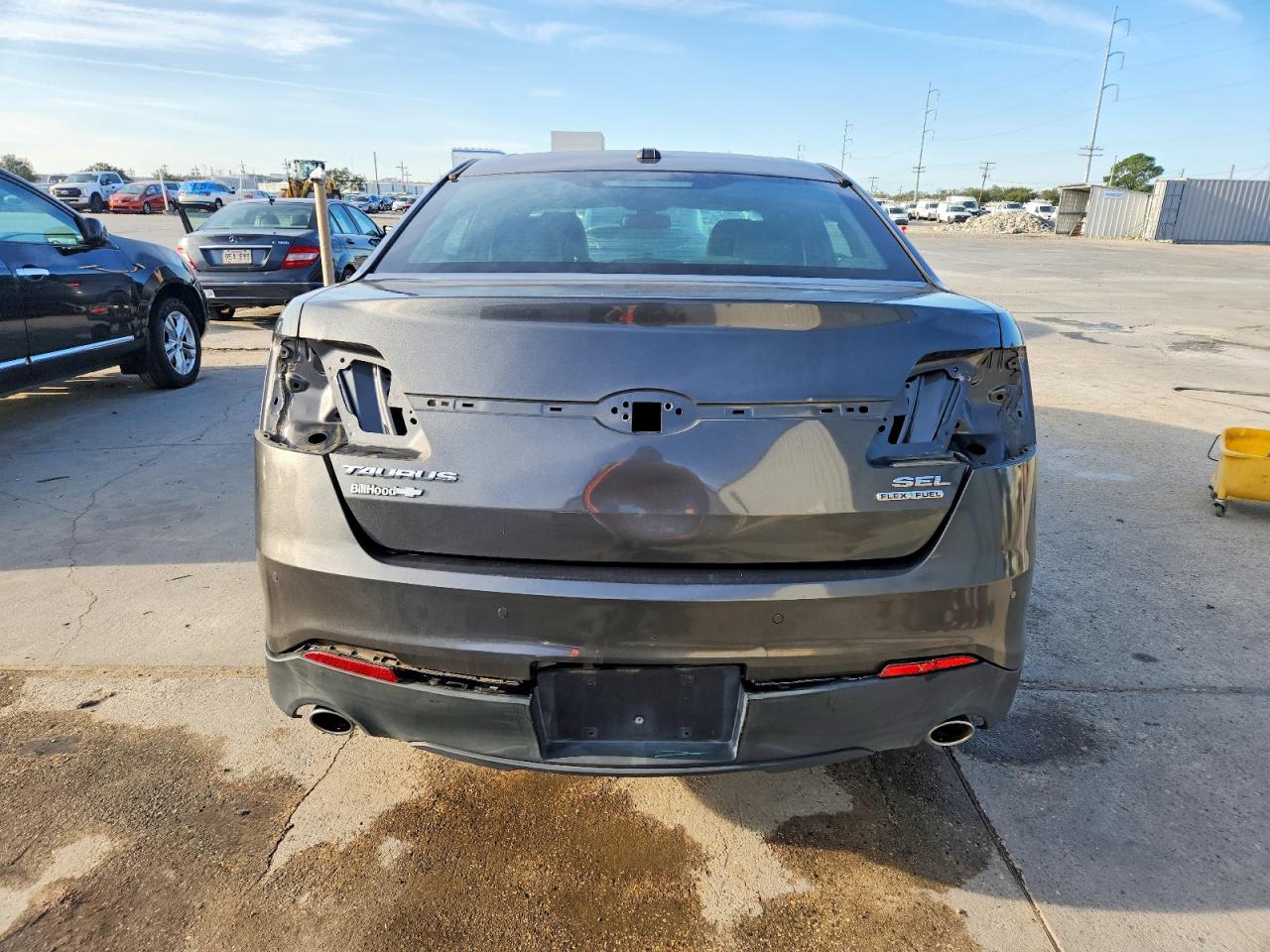 2015 FORD TAURUS SEL photo 6
