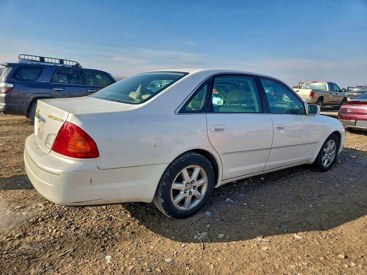 2000 TOYOTA AVALON XL photo 3