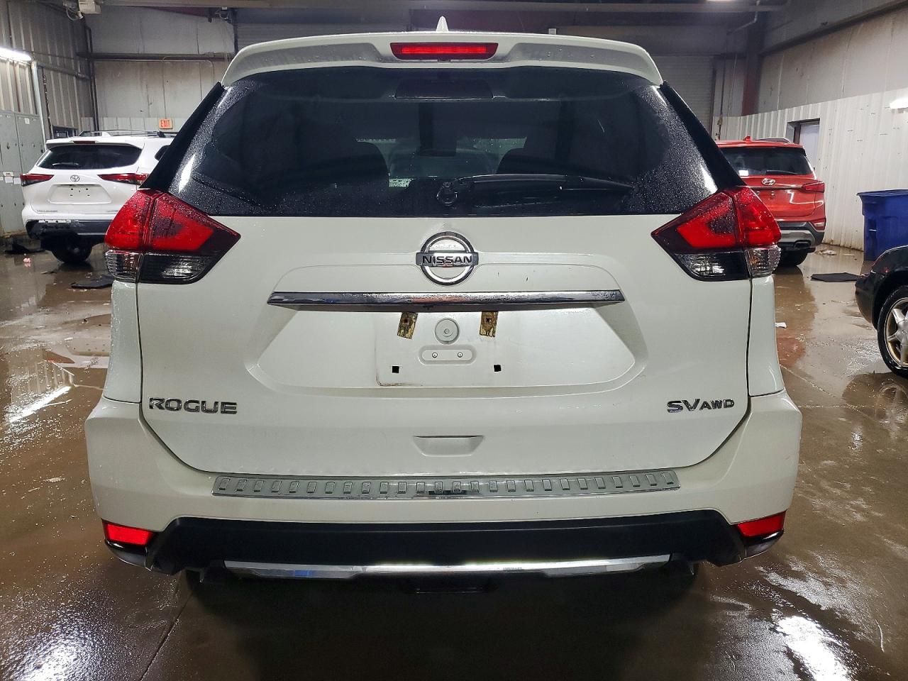 2017 NISSAN ROGUE SV photo 6