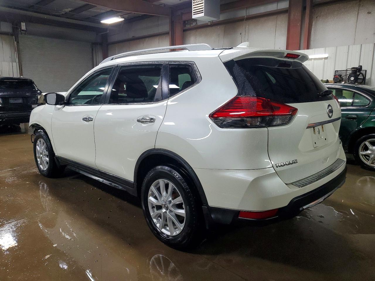2017 NISSAN ROGUE SV photo 2