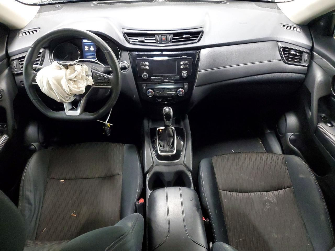 2017 NISSAN ROGUE SV photo 8