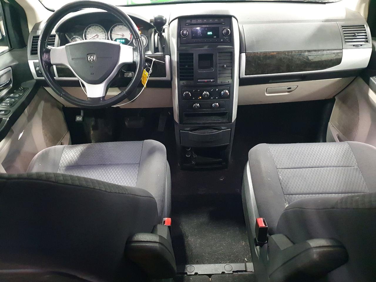 2010 DODGE GRAND CARAVAN SXT photo 8
