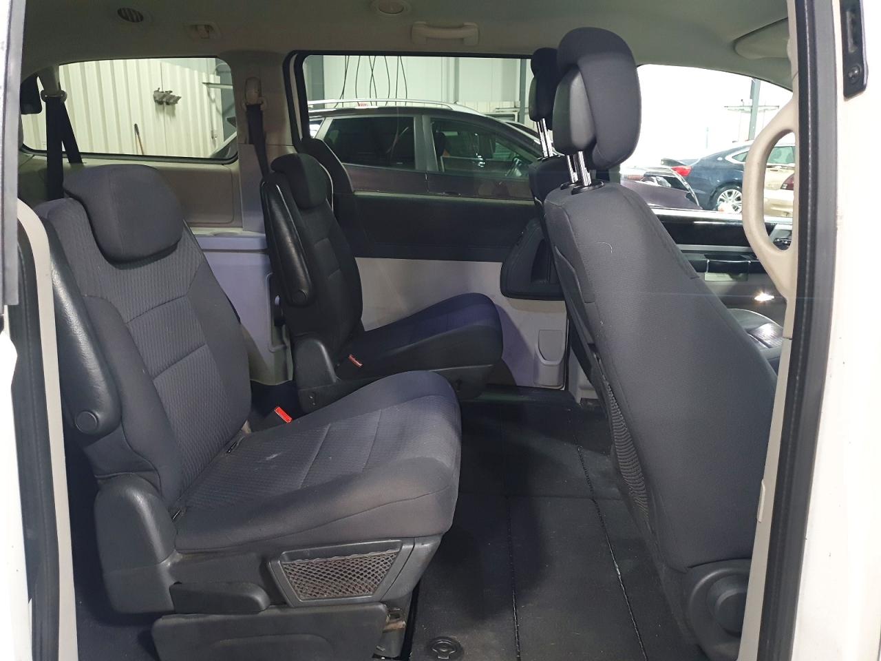 2010 DODGE GRAND CARAVAN SXT photo 11