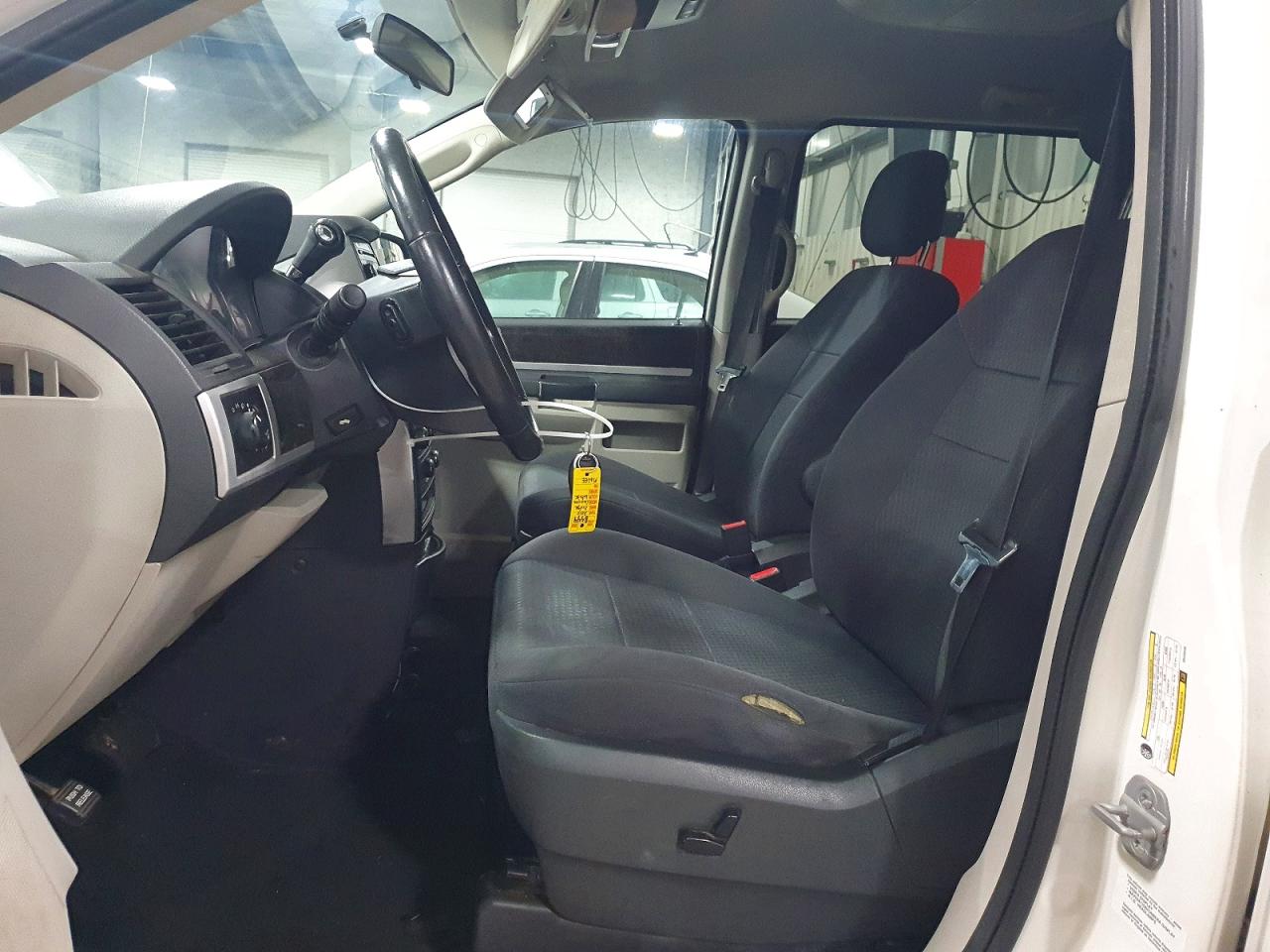 2010 DODGE GRAND CARAVAN SXT photo 7