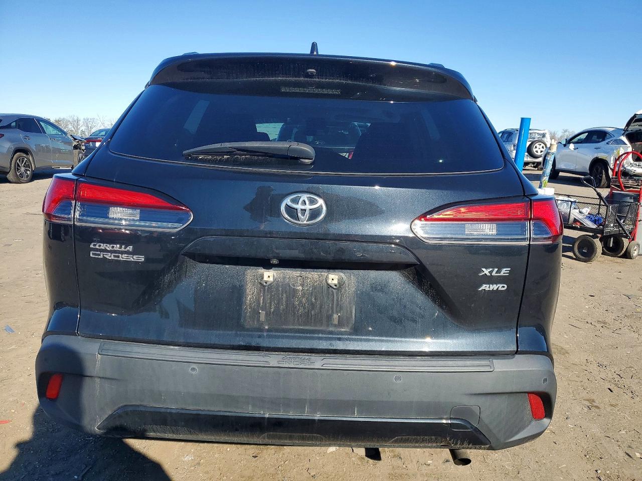 2022 TOYOTA COROLLA CROSS XLE photo 11