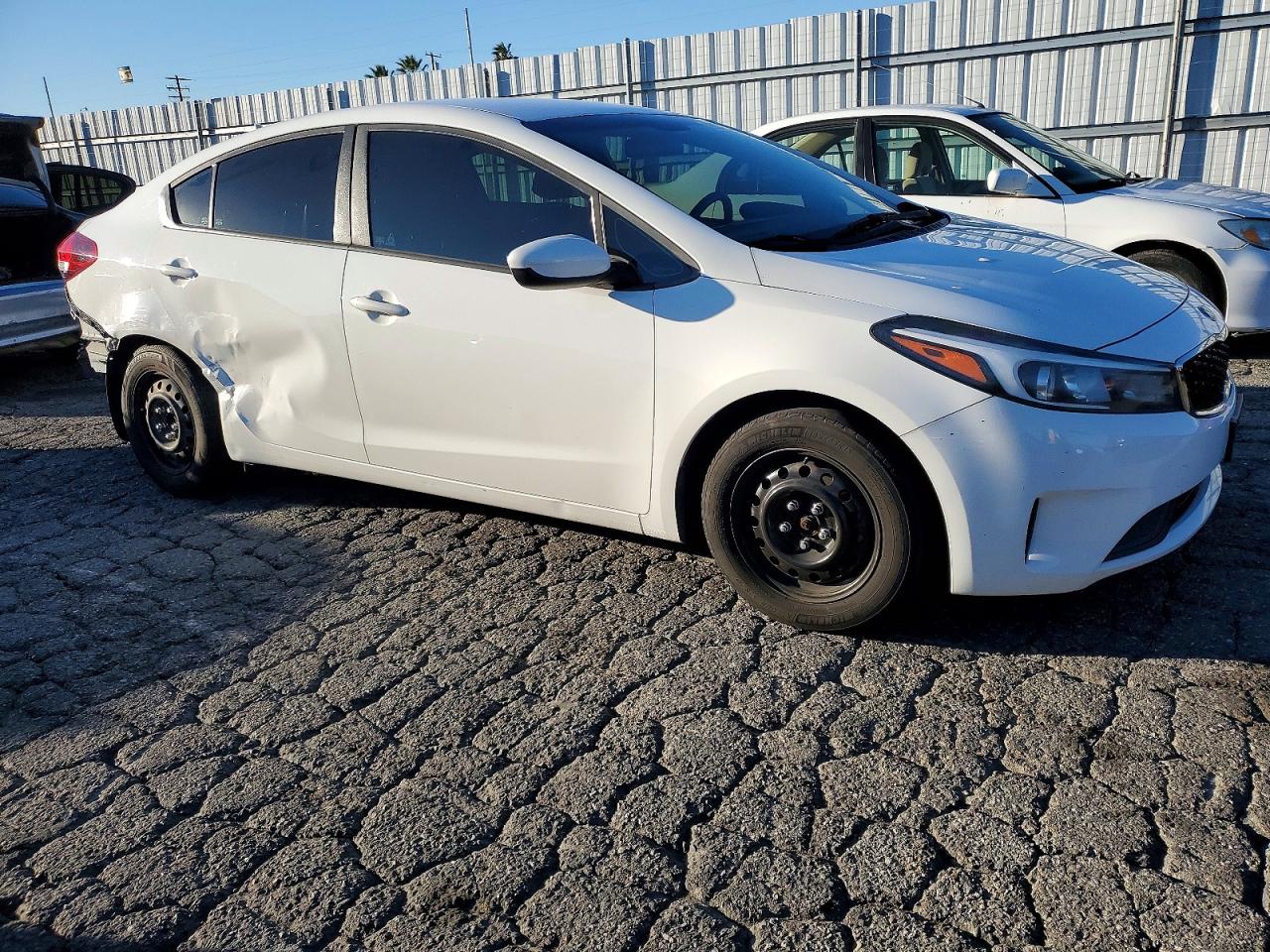 2017 KIA FORTE LX photo 4