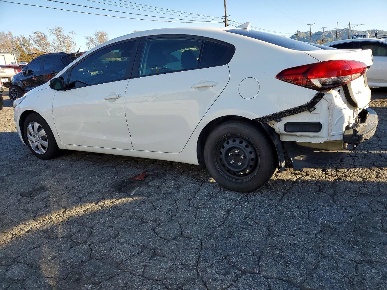2017 KIA FORTE LX photo 2