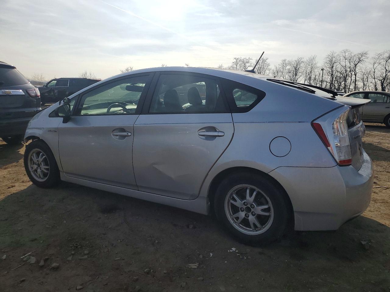 2011 TOYOTA PRIUS photo 2
