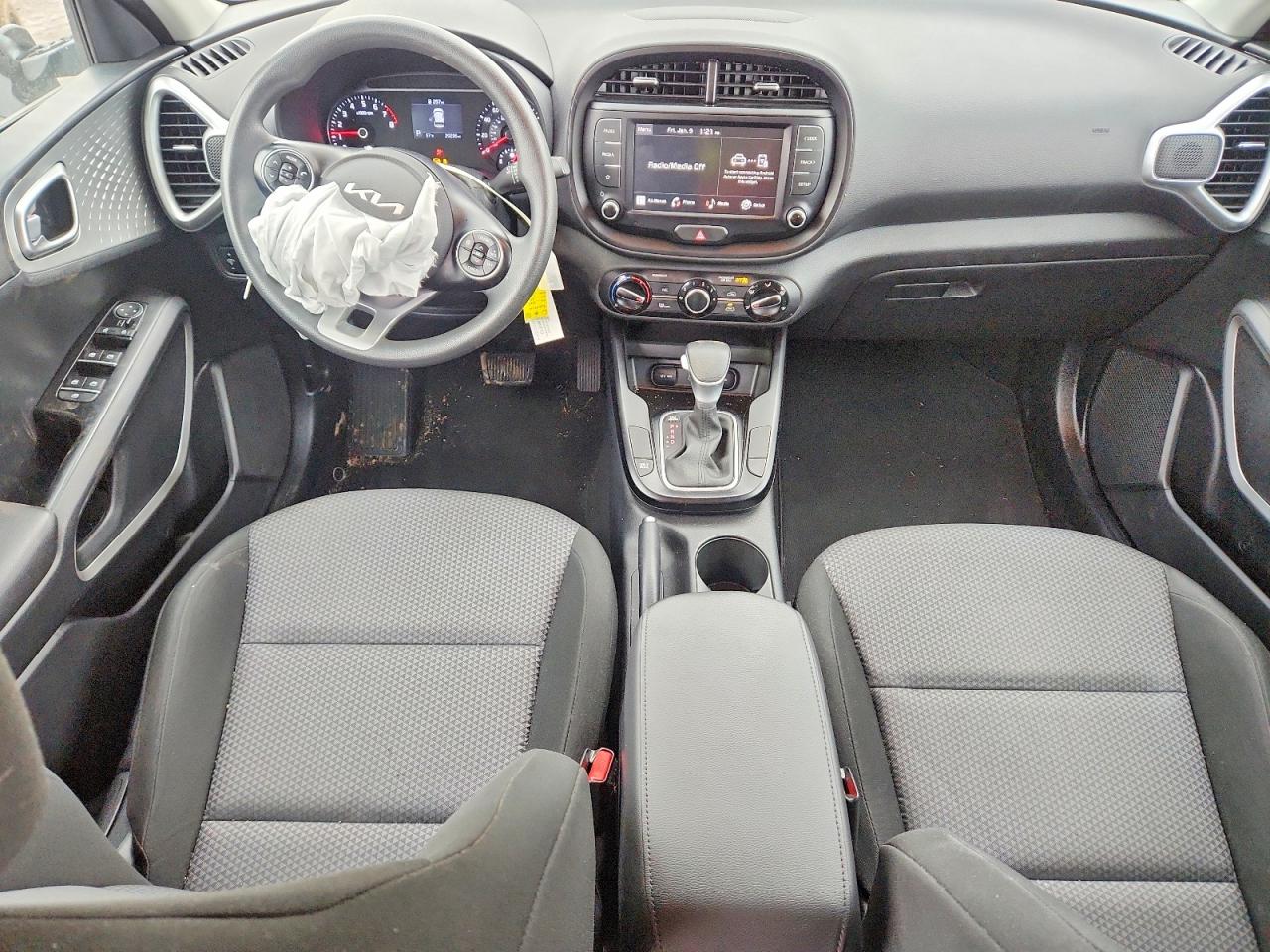 2022 KIA SOUL LX photo 8