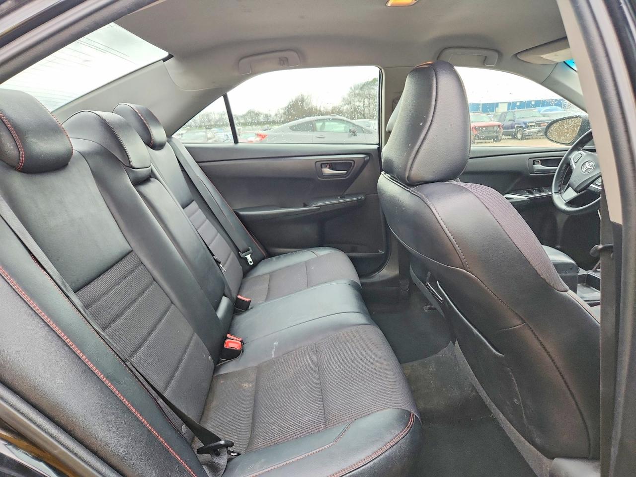 2016 TOYOTA CAMRY SE photo 10
