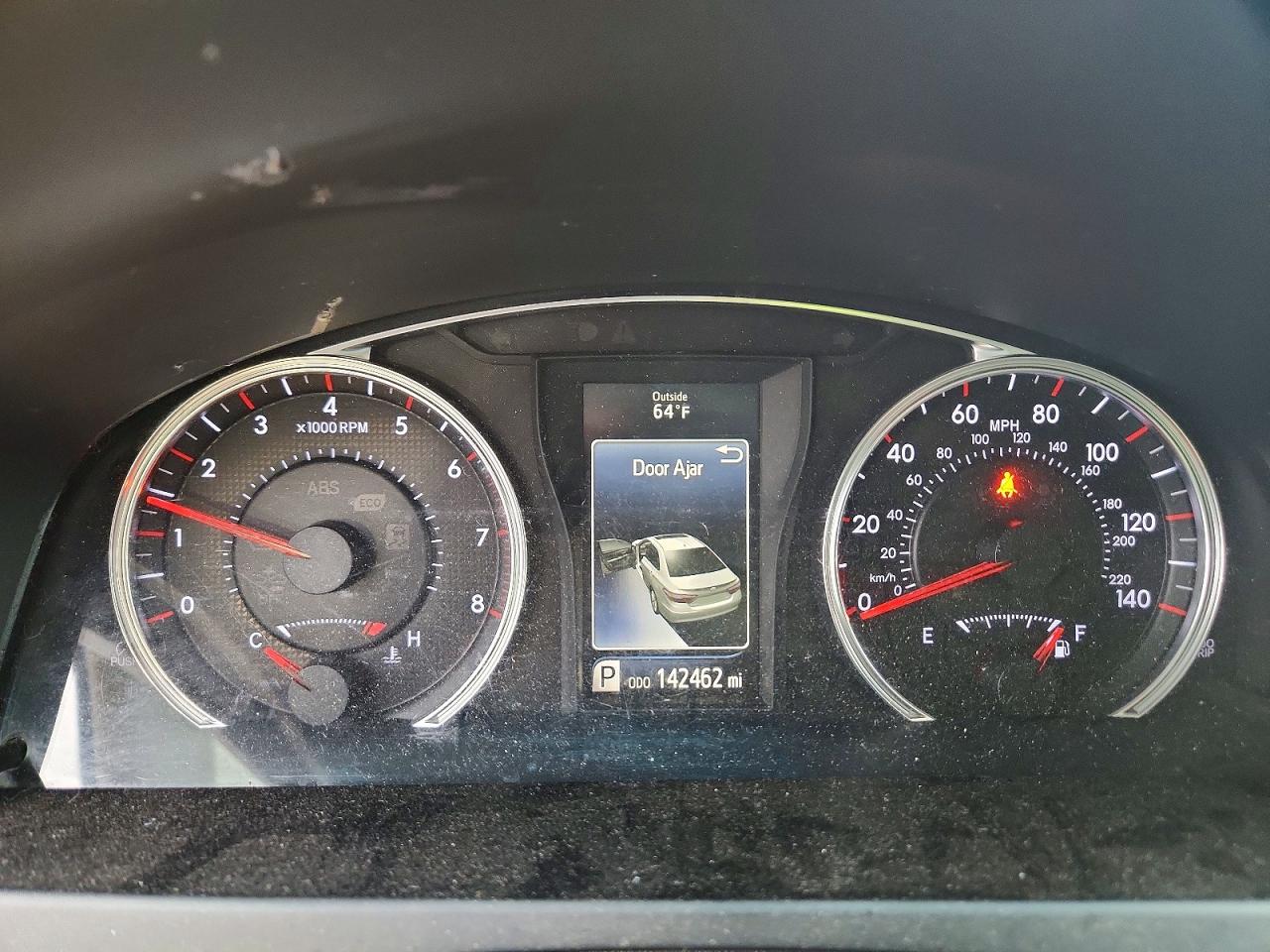 2016 TOYOTA CAMRY SE photo 9