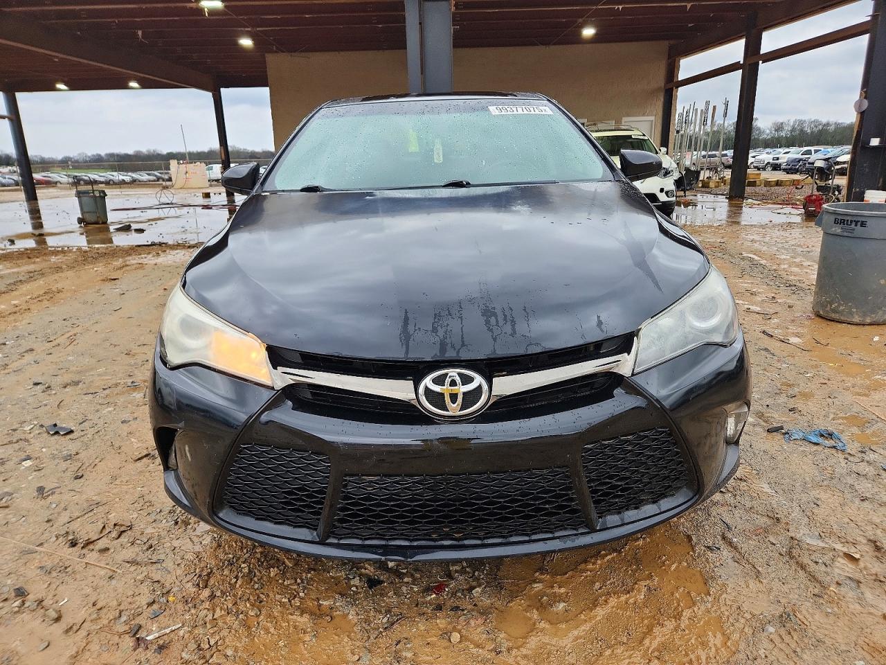 2016 TOYOTA CAMRY SE photo 5