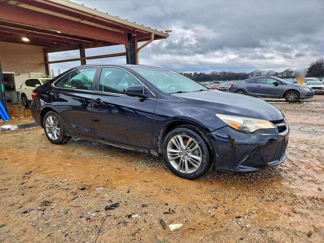 2016 TOYOTA CAMRY SE photo 4