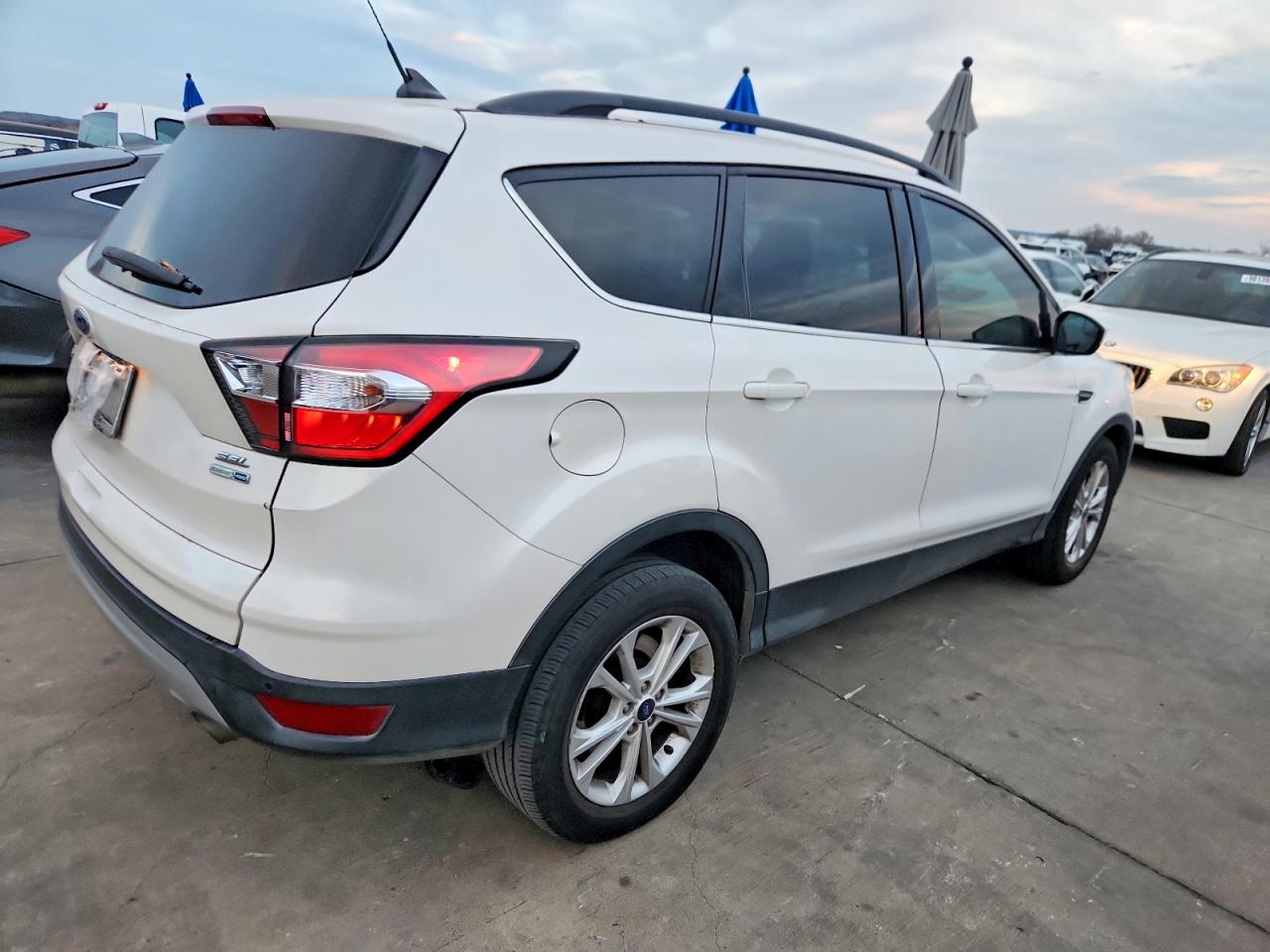 2018 FORD ESCAPE SEL photo 3