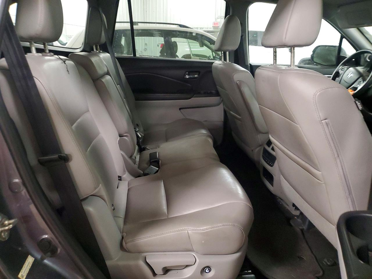 2016 HONDA PILOT EXLN photo 11