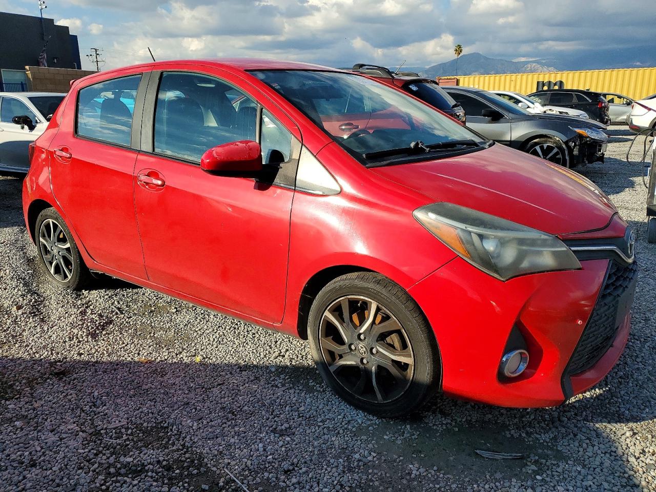 2015 TOYOTA YARIS photo 4