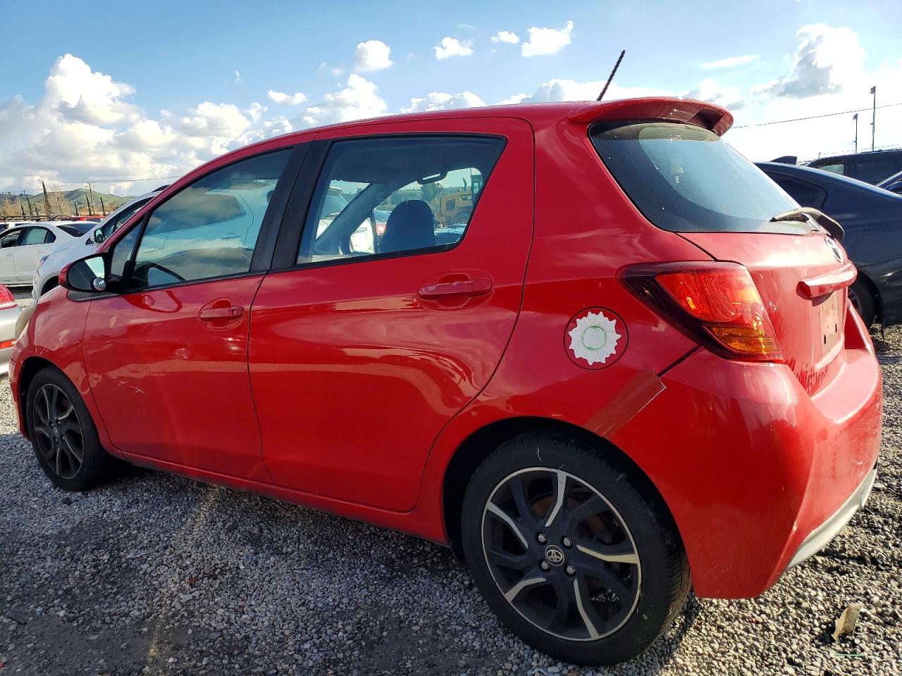 2015 TOYOTA YARIS photo 2