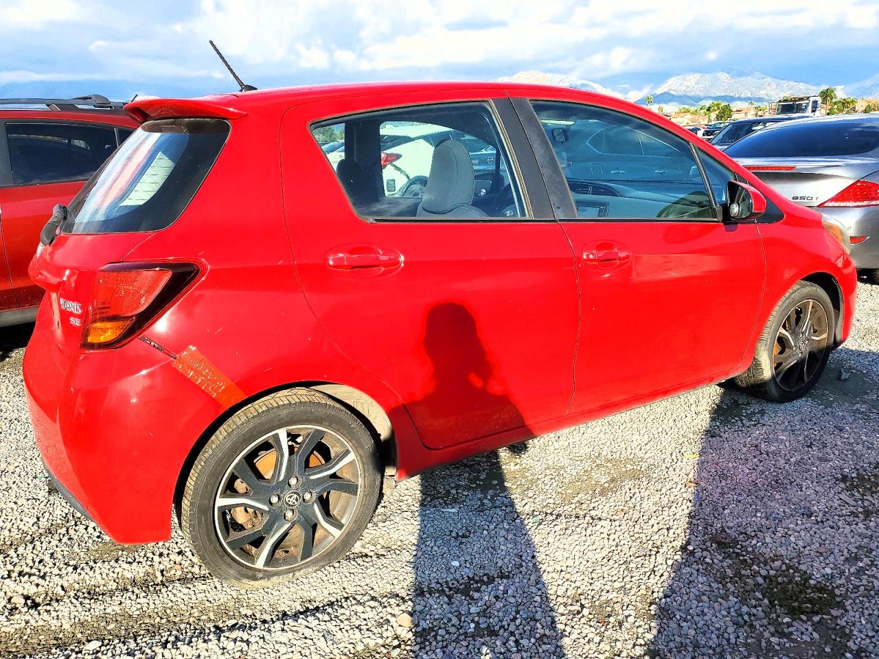 2015 TOYOTA YARIS photo 3