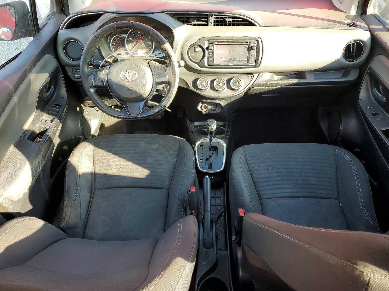 2015 TOYOTA YARIS photo 8