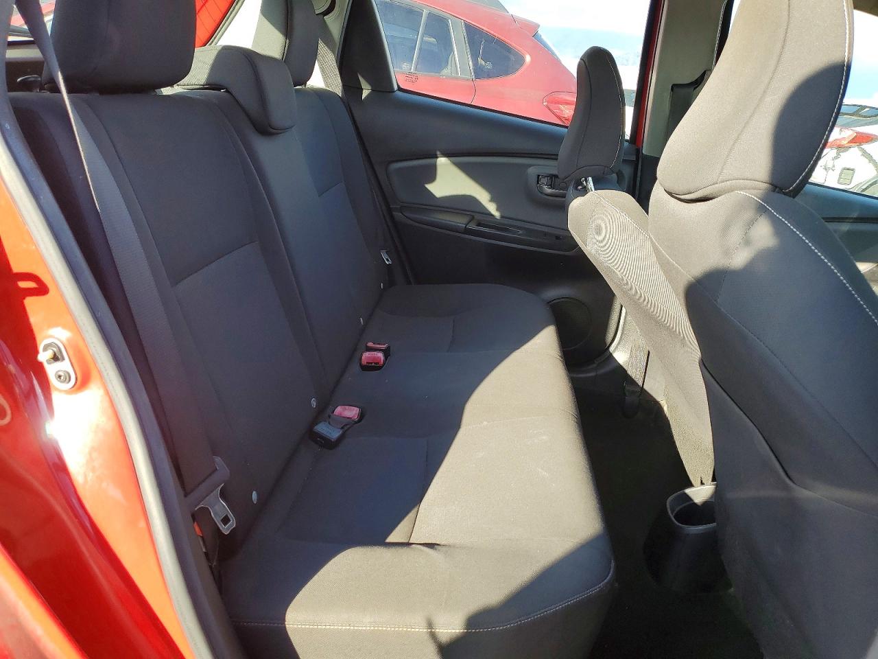 2015 TOYOTA YARIS photo 10