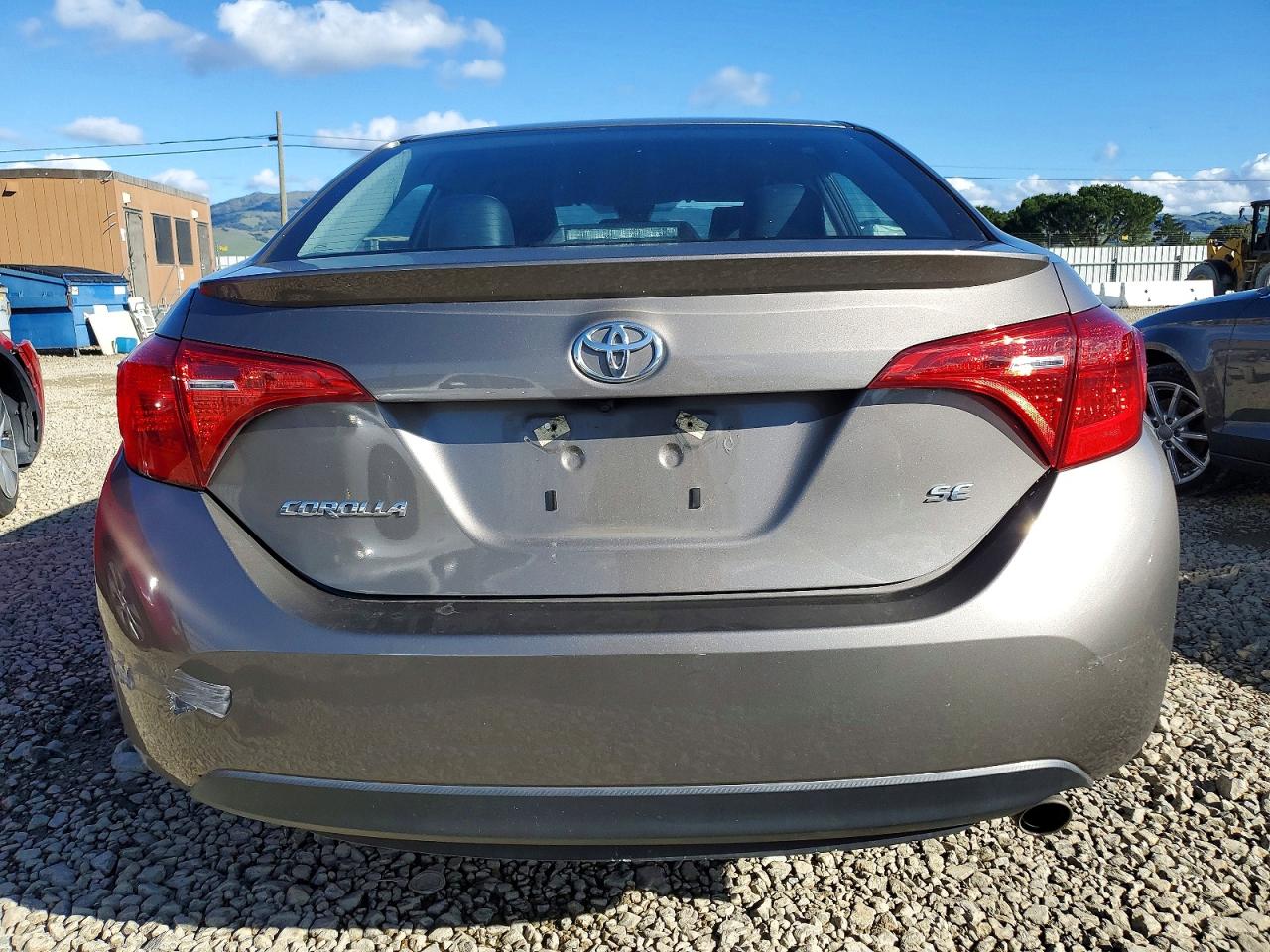 2017 TOYOTA COROLLA L photo 6