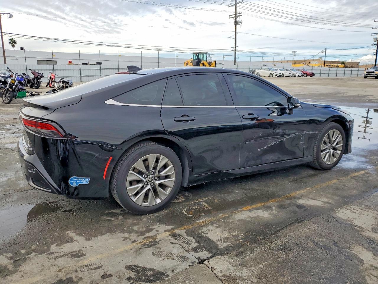 2021 TOYOTA MIRAI XLE photo 3