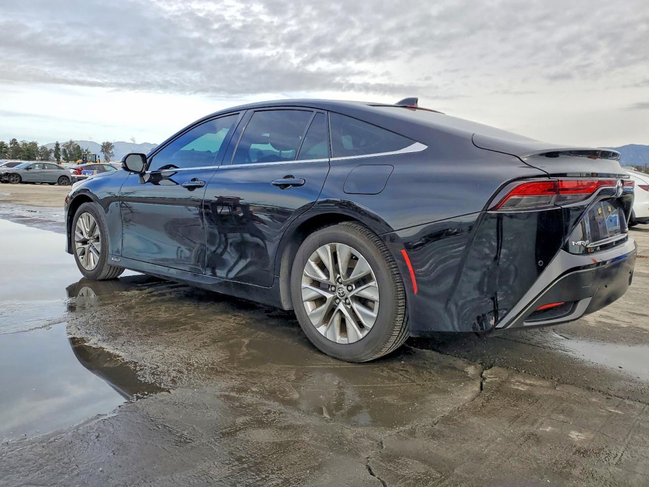 2021 TOYOTA MIRAI XLE photo 2
