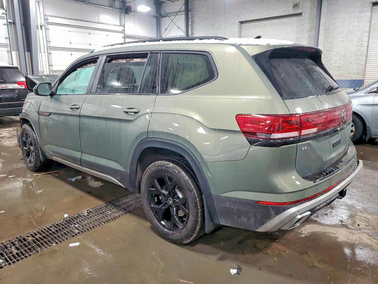 2024 VOLKSWAGEN ATLAS PEAK EDITION SEL photo 2