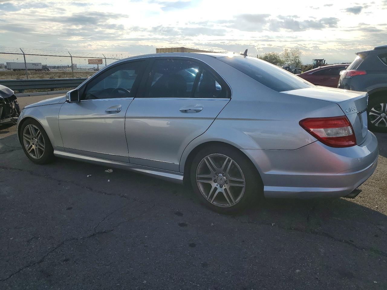 2011 MERCEDES-BENZ C 300 photo 2