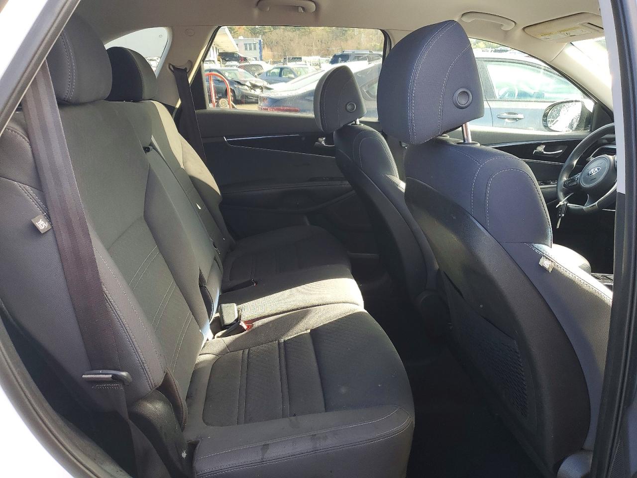 2017 KIA SORENTO LX photo 11