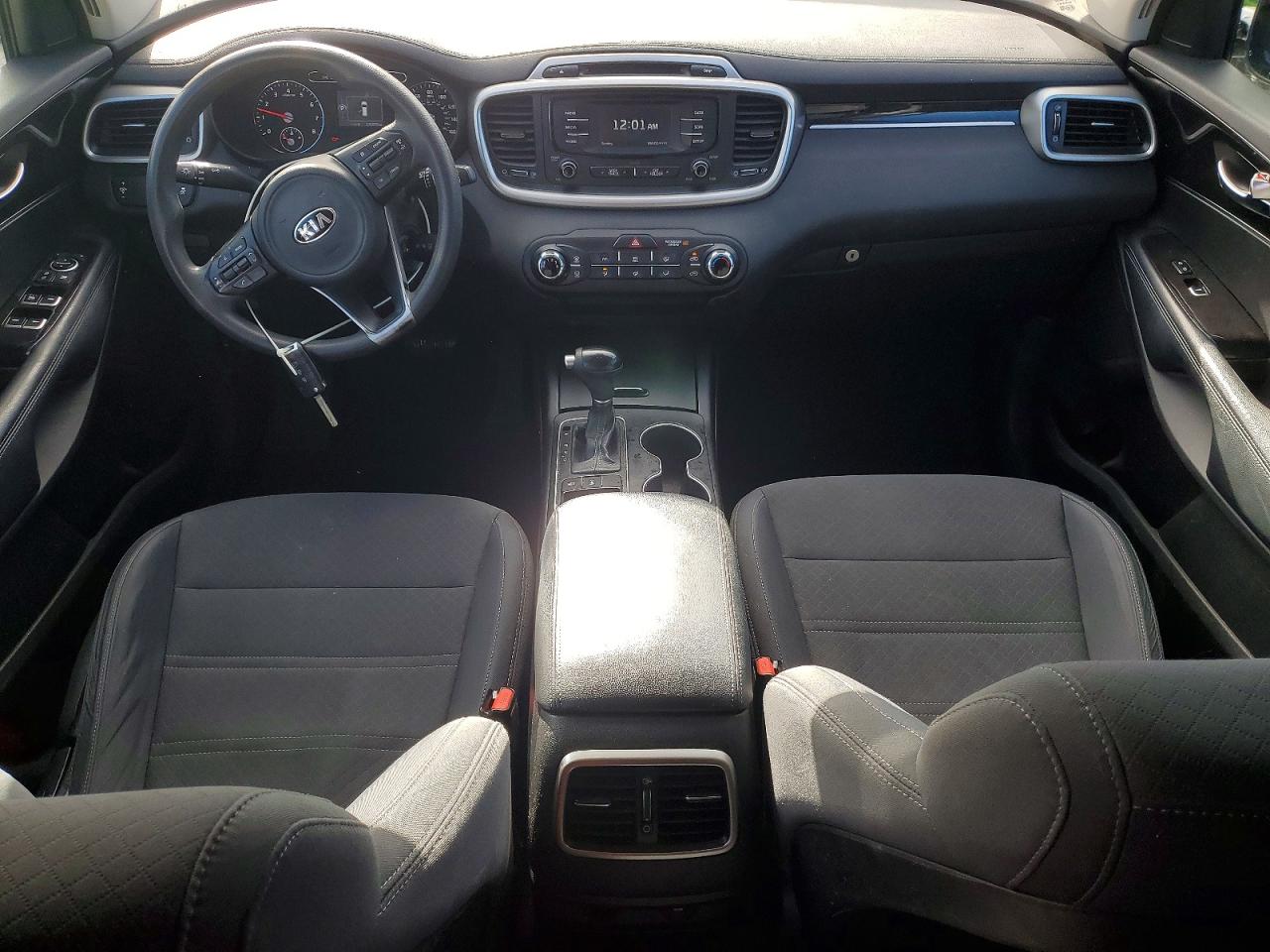 2017 KIA SORENTO LX photo 8