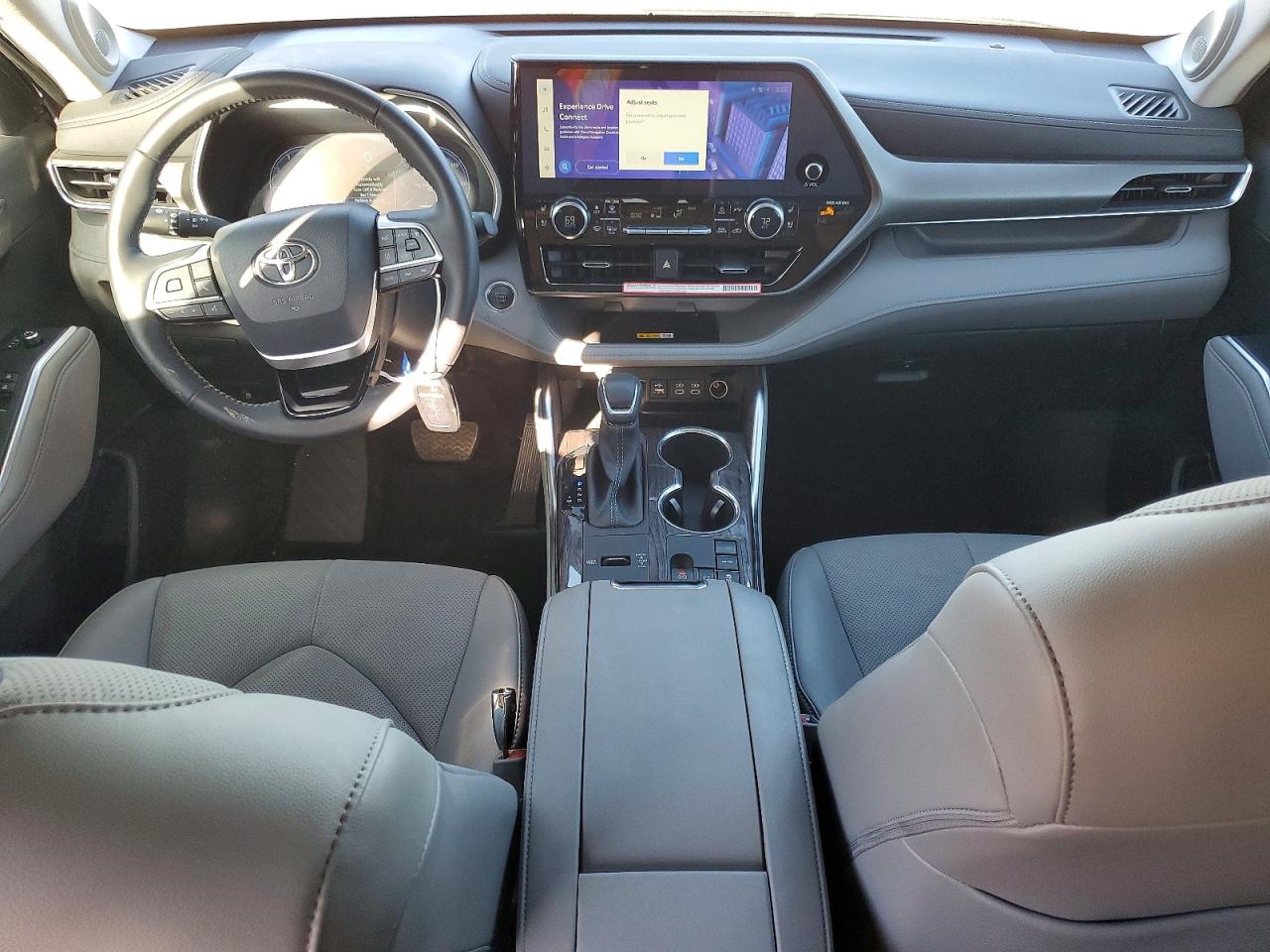 2024 TOYOTA HIGHLANDER LE photo 8