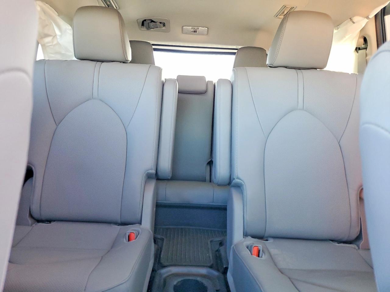 2024 TOYOTA HIGHLANDER LE photo 10