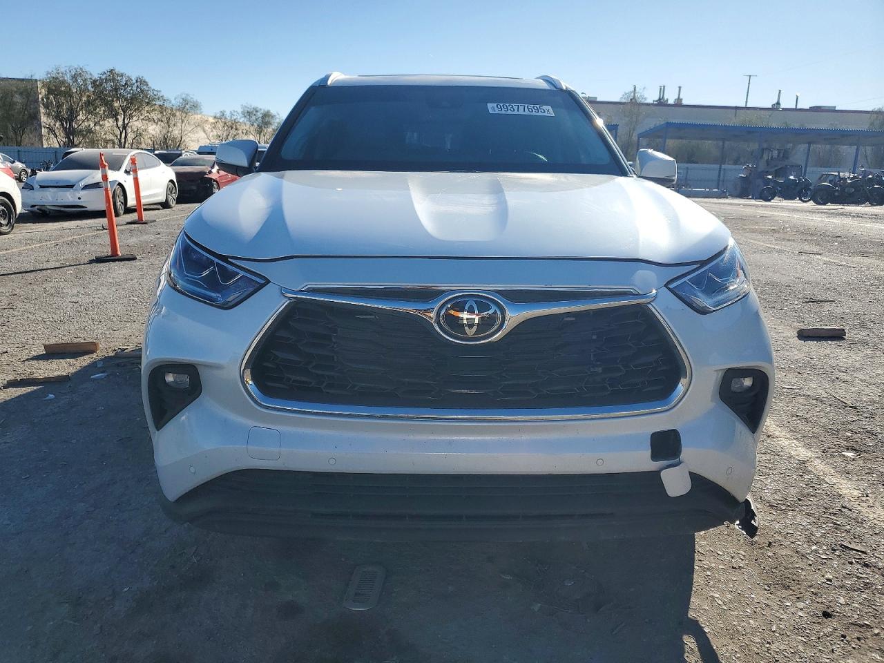 2024 TOYOTA HIGHLANDER LE photo 5