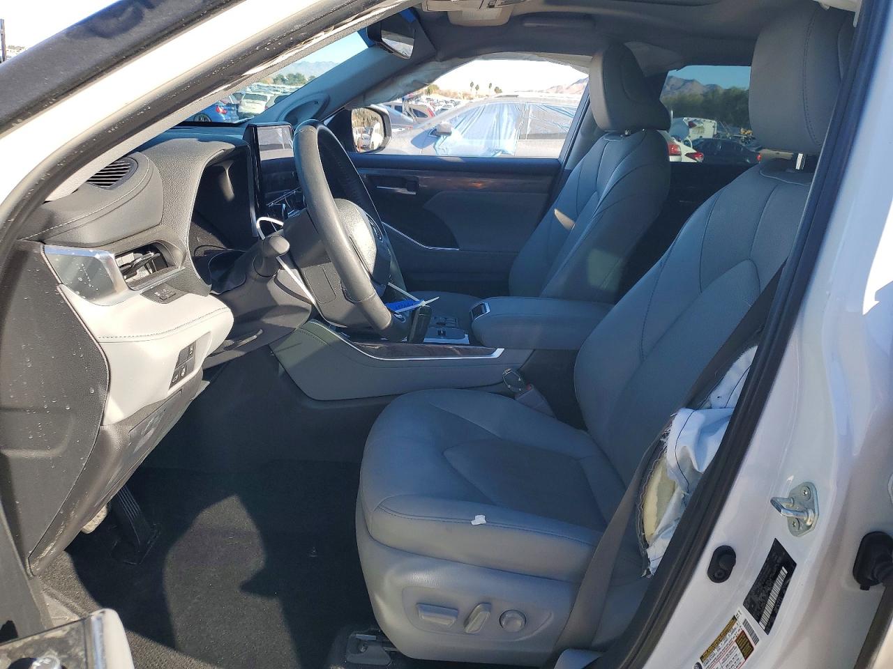 2024 TOYOTA HIGHLANDER LE photo 7