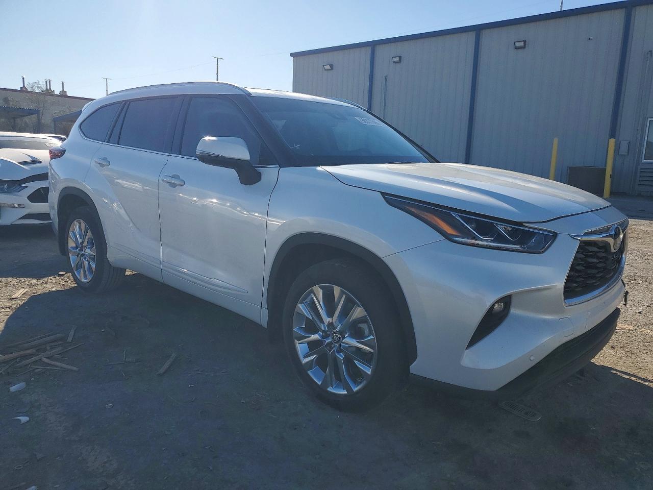 2024 TOYOTA HIGHLANDER LE photo 4