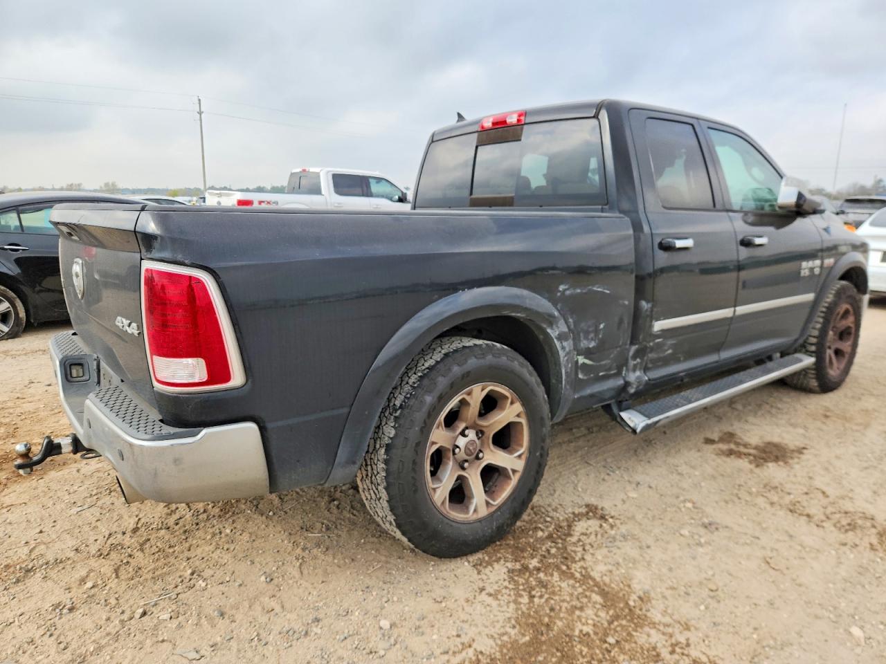 2013 RAM 1500 LARAMIE photo 3