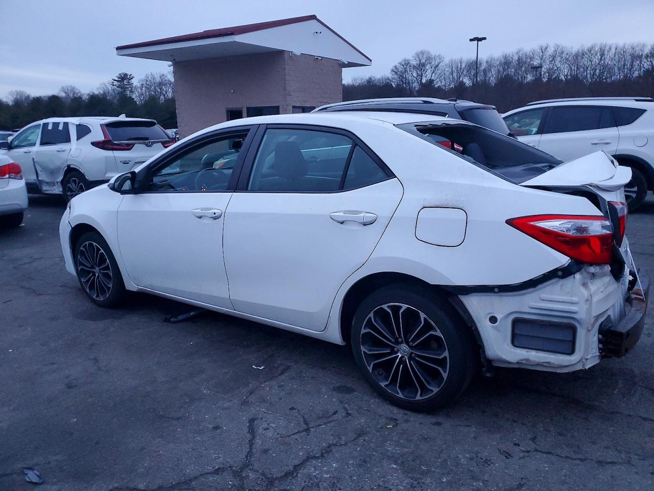 2016 TOYOTA COROLLA L photo 2