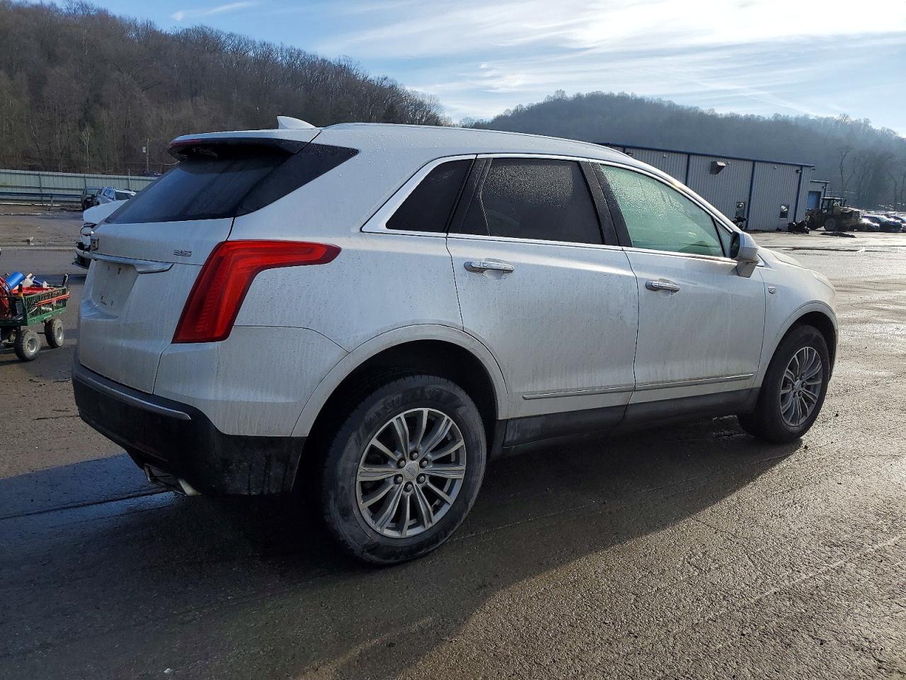 2017 CADILLAC XT5 LUXURY photo 3