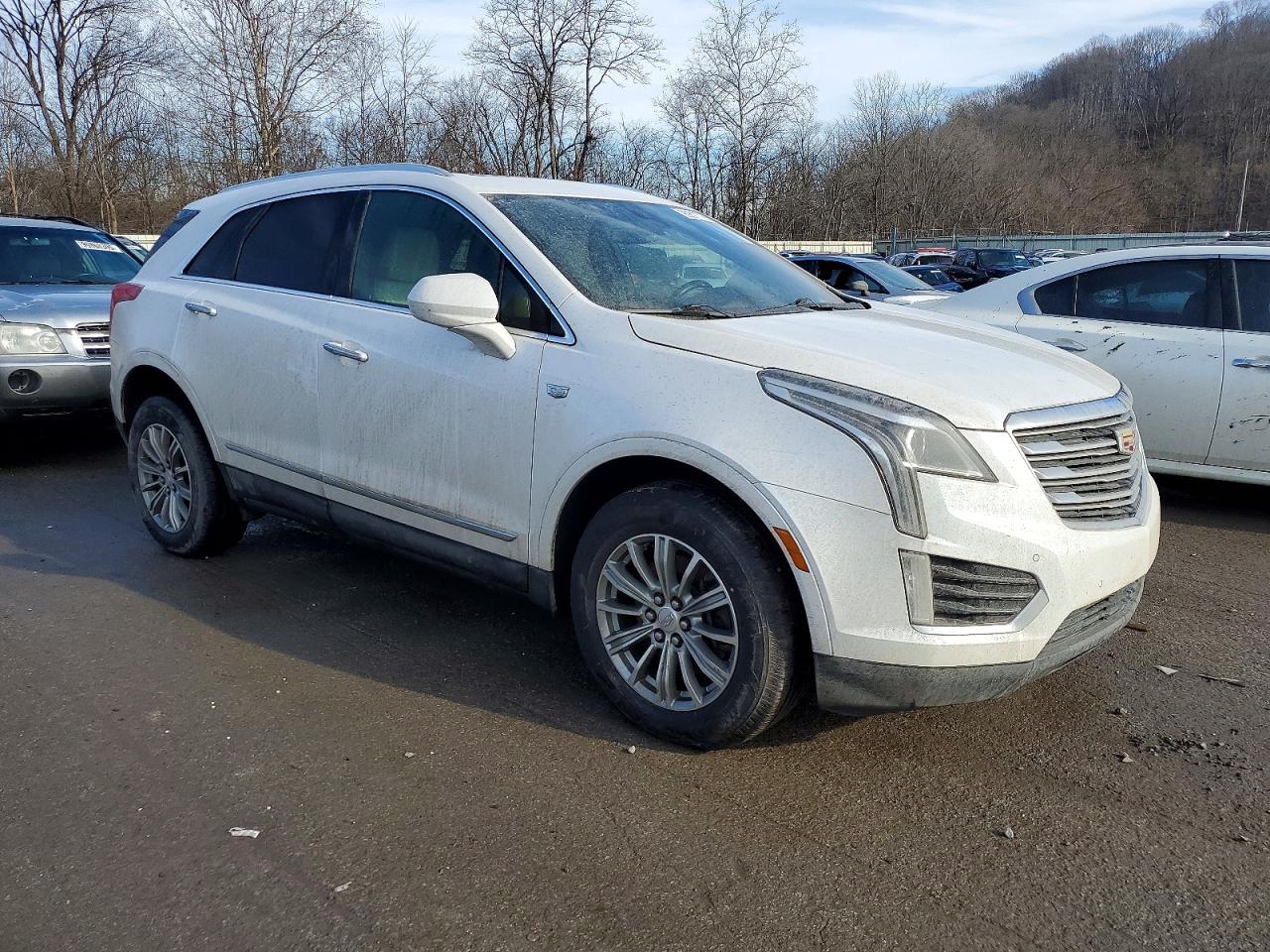 2017 CADILLAC XT5 LUXURY photo 4